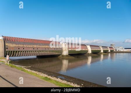 La barrière Eider appelée Eidersperrwerk, Wesselburenerkoog, Schleswig-Holstein, Allemagne, Europe Banque D'Images