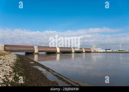 La barrière Eider appelée Eidersperrwerk, Wesselburenerkoog, Schleswig-Holstein, Allemagne, Europe Banque D'Images