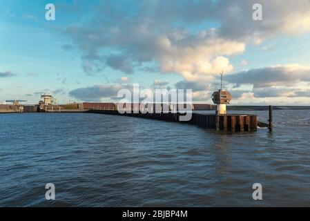 La barrière Eider appelée Eidersperrwerk, Wesselburenerkoog, Schleswig-Holstein, Allemagne, Europe Banque D'Images