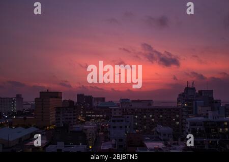 Coucher de soleil à Okinawa Japon. Banque D'Images