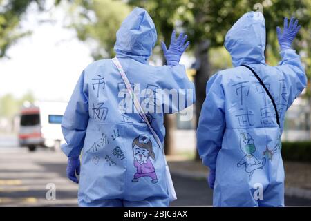 Pékin, Chine. 28 avril 2020. Tous les nouveaux patients atteints de pneumonie à coronavirus ont été traités en rétablissement et ont été libérés de l'hôpital de Xiaotangshan à Beijing, en Chine, le 28 avril 2020. (Photo par photo Haut de page/Sipa USA) crédit: SIPA USA/Alay Live News Banque D'Images