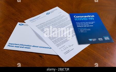 Ecosse, Royaume-Uni. 29 avril 2020. Lettre de coronavirus du Premier ministre Nicola Sturgeon, du gouvernement écossais et de la brochure d'information NHS envoyée à toutes les maisons du pays reçues aujourd'hui Banque D'Images