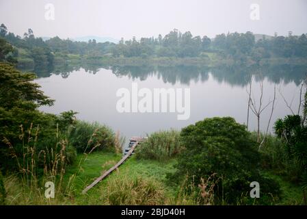 Lacs de cratère près de fort Portal en Ouganda, en Afrique centrale. Banque D'Images