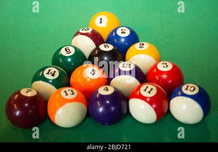 Boules de billard en triangle Banque D'Images