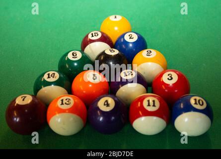 Boules de billard en triangle Banque D'Images