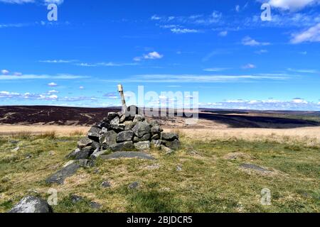 Cairn sur la colline de Great Manshead. Banque D'Images