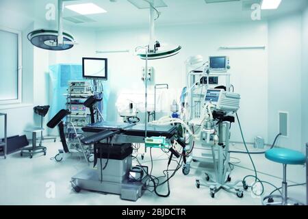 Équipements modernes dans la salle d'opération Banque D'Images