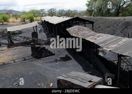 ZAMBIE, Sinazese, propriété chinoise de la mine de charbon de Collum, exploitation minière souterraine du charbon dur pour la fonte et la cimenterie de cuivre /SAMBIA, Collum Coal Mine eines chinesischem Unternehmens, Untertageabbau von Steinkohle Banque D'Images