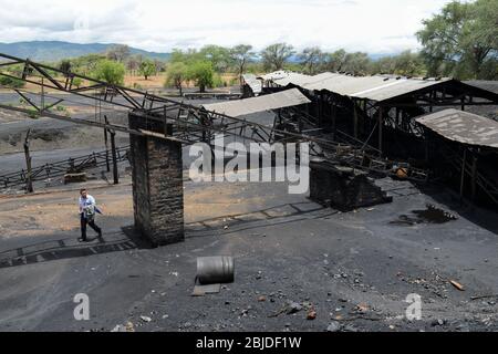 ZAMBIE, Sinazese, propriété chinoise de la mine de charbon de Collum, exploitation minière souterraine du charbon dur pour la fonte et la cimenterie de cuivre /SAMBIA, Collum Coal Mine eines chinesischem Unternehmens, Untertageabbau von Steinkohle Banque D'Images