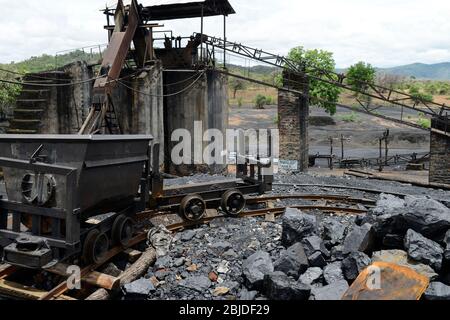 ZAMBIE, Sinazese, propriété chinoise de la mine de charbon de Collum, exploitation minière souterraine du charbon dur pour la fonte et la cimenterie de cuivre /SAMBIA, Collum Coal Mine eines chinesischem Unternehmens, Untertageabbau von Steinkohle Banque D'Images