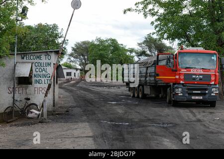 ZAMBIE, Sinazese, propriété chinoise de la mine de charbon de Collum, exploitation minière souterraine du charbon dur pour la fonte et la cimenterie de cuivre /SAMBIA, Collum Coal Mine eines chinesischem Unternehmens, Untertageabbau von Steinkohle Banque D'Images