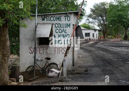 ZAMBIE, Sinazese, propriété chinoise de la mine de charbon de Collum, exploitation minière souterraine du charbon dur pour la fonte et la cimenterie de cuivre /SAMBIA, Collum Coal Mine eines chinesischem Unternehmens, Untertageabbau von Steinkohle Banque D'Images