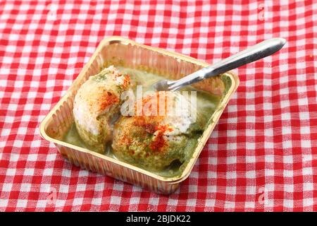 Célèbre cuisine indienne dahi bada. Banque D'Images