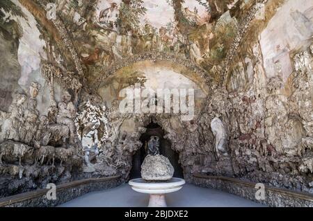 Intérieur de la grotte de Buontalenti sur les jardins de Boboli. Florence, Toscane, Italie. Banque D'Images