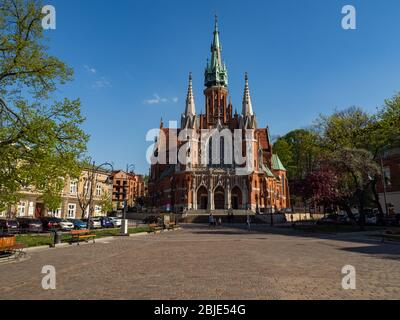 Cracovie/Pologne - 27/04/2020. Vue sur le marché de Podgorski avec l'église Saint-Joseph. Banque D'Images