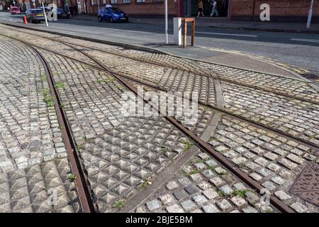 Lignes de tramway sur Shore Road, Birkenhead. Des tramways historiques longent ces sentiers du musée des transports à Woodside. Banque D'Images