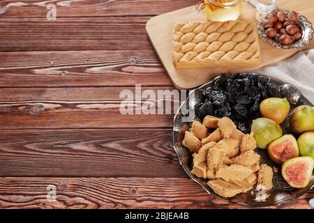 halva de tournesol sur la table. Gros plan. Banque D'Images