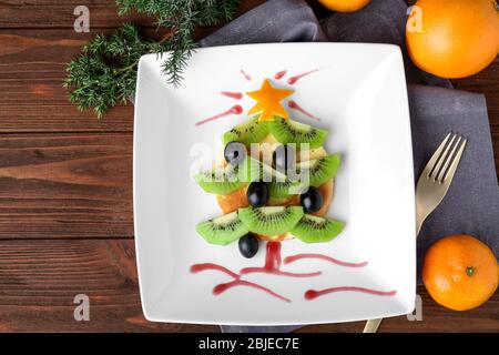 Idée de Noël pour les enfants petit déjeuner, sur fond de bois Banque D'Images