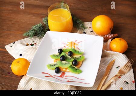 Idée de Noël pour les enfants petit déjeuner, sur fond de bois Banque D'Images