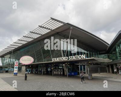 Stratford. Londres. ROYAUME-UNI. Avril, mercredi 29 2020 à 9:00. Vue sur la gare de Stratford à l'heure de pointe du matin pendant le Lockdown. Banque D'Images