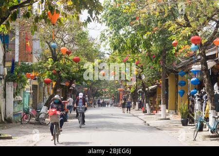 Vietnam Hoi an - rue décorée de lanternes dans Hoi an ancienne ville, Vietnam, Asie du Sud-est. Banque D'Images