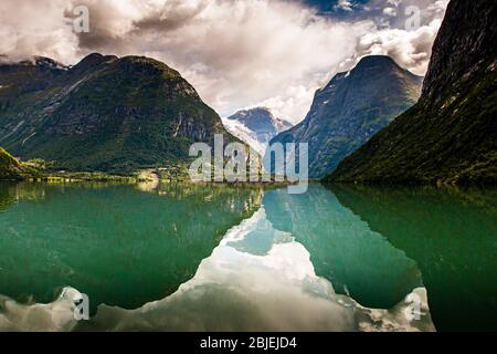 Lac Lovatnet près de Stryn, Norvège Banque D'Images