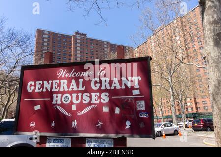 Signez à la 125ème entrée au projet de logement public General Grant Houses à Harlem géré par la New York City Housing Authority ou NYCHA. Banque D'Images