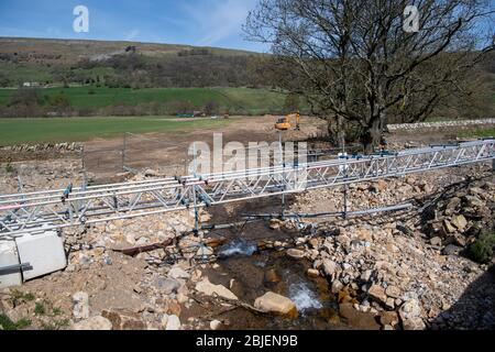 Réparation d'un pont à Grinton à Swaledale, qui a été lavé lors de la crue éclair de 2019. North Yorkshire, Royaume-Uni. Banque D'Images