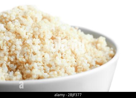 Bol en céramique avec grains de quinoa blanc, bouillis et cuits, bougeée Banque D'Images