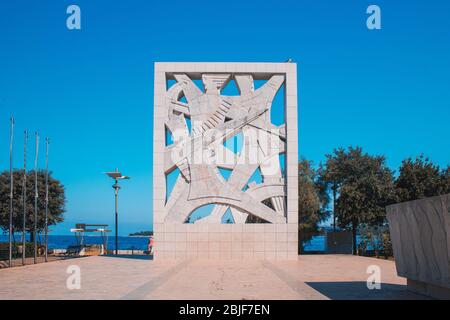 Rovinj, Croatie - 17 juillet 2018 : monument aux combattants tombés et aux victimes de la terreur fasciste à Rovinj, dans la péninsule d'Istrie. Banque D'Images
