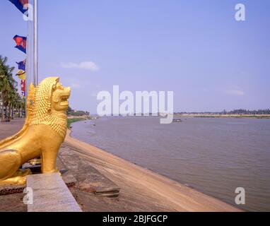 Tonle SAP River de East Bank, Phnom Penh, Royaume du Cambodge Banque D'Images