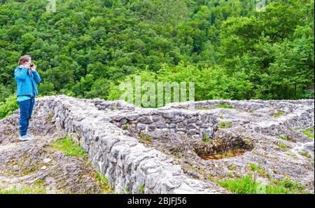 Tonovcov grad, sentier historique de Kobarid, vallée de la rivière Soca, Slovénie Banque D'Images