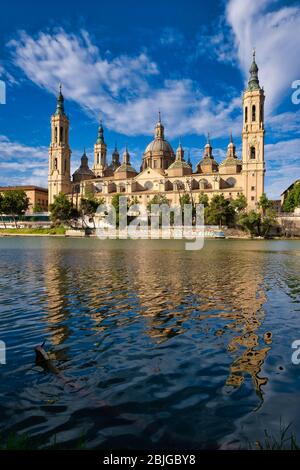 Cathédrale-Basilique notre-Dame du pilier alias Basílica de Nuestra Señora del Pilar à Saragosse, Espagne Banque D'Images