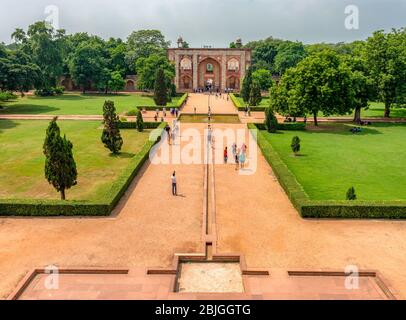 Delhi / Inde - 21 septembre 2019: Charbagh, aménagement quadrilatéral du jardin islamique divisé par des allées, tombe de Humayun, mausolée de l'empereur Mughal Banque D'Images