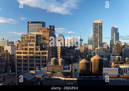 Vue sur les toits de Midtown, Manhattan vers les gratte-ciel Banque D'Images