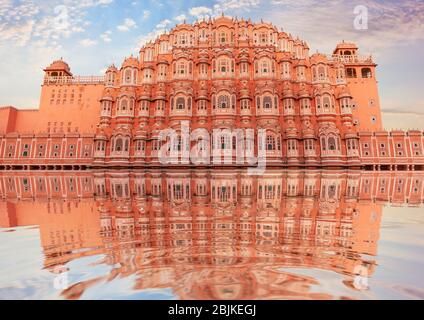 Hawa Mahal et sa réflexion, Jaipur, Inde.