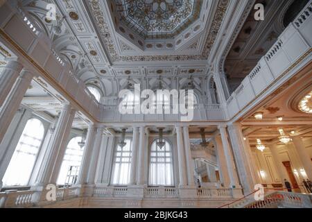 Bucarest, Roumanie - 28 avril 2020: Détails du Palais roumain du Parlement. Banque D'Images