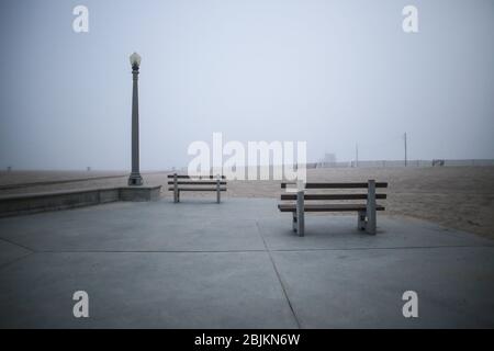 Santa Monica, États-Unis. 25 avril 2020. Le parc Ocean a déserté pendant le verrouillage au milieu de Coronavirus. Le ministère de la Santé des États-Unis a enregistré un total de 1,06 M d'infections, la mort 61,361 et 123 a été récupérée depuis le début de l'épidémie. Crédit: SOPA Images Limited/Alay Live News Banque D'Images