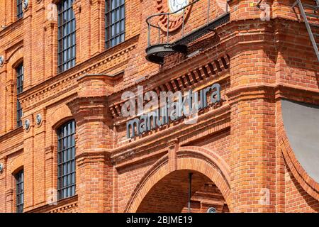 Lodz, Pologne - 7 juillet 2019 : entrée au centre d'art et de divertissement appelé Manufaktura à Lodz, Pologne Banque D'Images