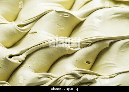 Glace aux saveurs de pistache - détail plein format. Gros plan sur une texture crémeuse de surface verte de la crème glacée Pistachio. Banque D'Images