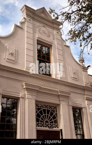 Afrique du Sud; Stellenbosch; Dorp Street. La gratitude, maison historique 1798 Cape Dutch, fanlight au-dessus de la porte, et oeil masonique au-dessus de la fenêtre du premier étage Banque D'Images