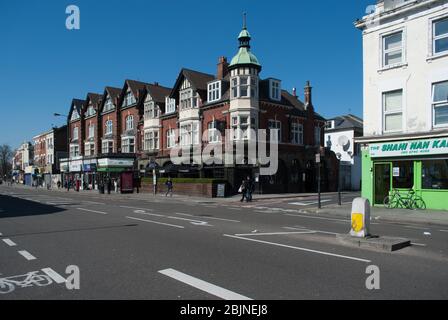 Architecture victorienne 1890 Red Brick Corner Turret The Queen Adelaide Pub public House 412 Uxbridge Road, White City, Londres W12 Banque D'Images