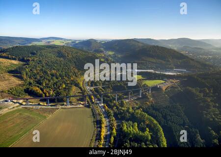 Construction du pont d'autoroute Bermecke entre Nuttlar et Olsberg, 16.10.2016, vue aérienne, Allemagne, Rhénanie-du-Nord-Westphalie, Sauerland, Oslberg Banque D'Images