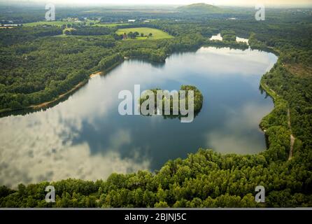 , petite île sur le lac Heidesee à Bottrop, 06.07.2017, vue aérienne, Allemagne, Rhénanie-du-Nord-Westphalie, région de la Ruhr, Bottrop Banque D'Images