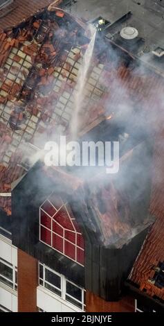 Lutte contre les incendies dans la construction de l'hôpital Bergmannsheil à Bochum, 30.09.2016, vue aérienne, Allemagne, Rhénanie-du-Nord-Westphalie, Ruhr Area, Bochum Banque D'Images