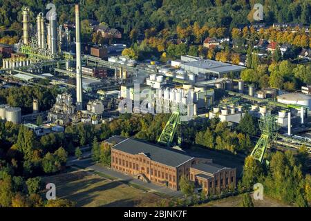 Salles de production des locaux des fabricants de produits chimiques Ineos Phenol à Gladbeck, hall Zweckel en premier plan, 16.10.2016, vue aérienne, Allemagne, Rhénanie-du-Nord-Westphalie, région de Ruhr, Gladbeck Banque D'Images