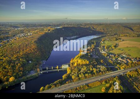 Hydroélectricité à la rivière au lac Hengstey, centrale de stockage à pompage avec réservoirs de stockage sur le Hengsteysee en arrière-plan, 31.10.2016, vue aérienne, Allemagne, Rhénanie-du-Nord-Westphalie, région de la Ruhr, Herdecke Banque D'Images