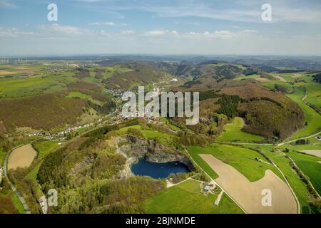 , lac Blauer See, Lac Bleu, à Messinghausen, 11.05.2017, vue aérienne, Allemagne, Rhénanie-du-Nord-Westphalie, Pays aigre, Brilon Banque D'Images