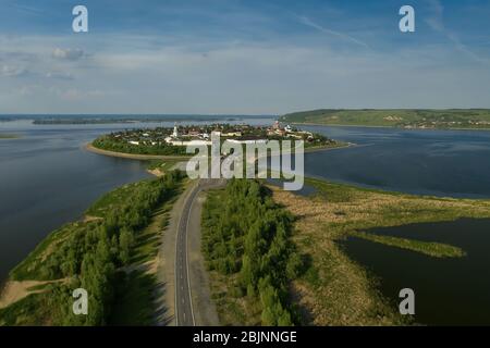 Ville fabuleuse de Sviazhsk dans la République du Tatarstan, Russie. Photographie aérienne. Banque D'Images