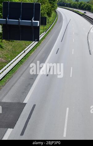 L'Autobahn, vide et endommagé comme rarement vu Banque D'Images